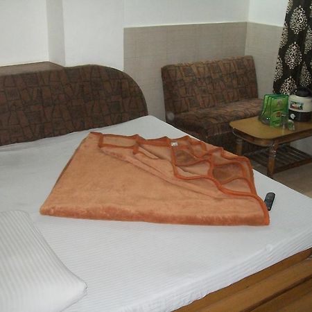 Hotel Milan Continental Delhi  Esterno foto