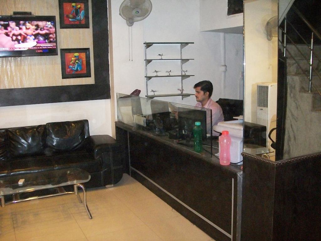 Hotel Milan Continental Delhi  Esterno foto