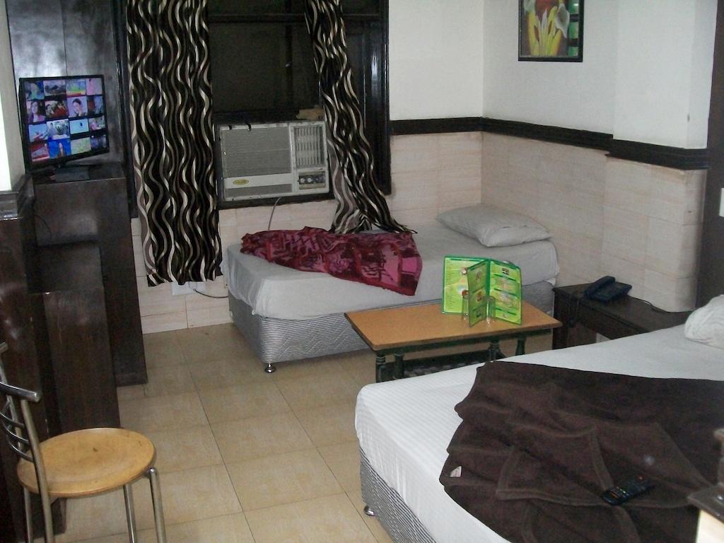 Hotel Milan Continental Delhi  Esterno foto
