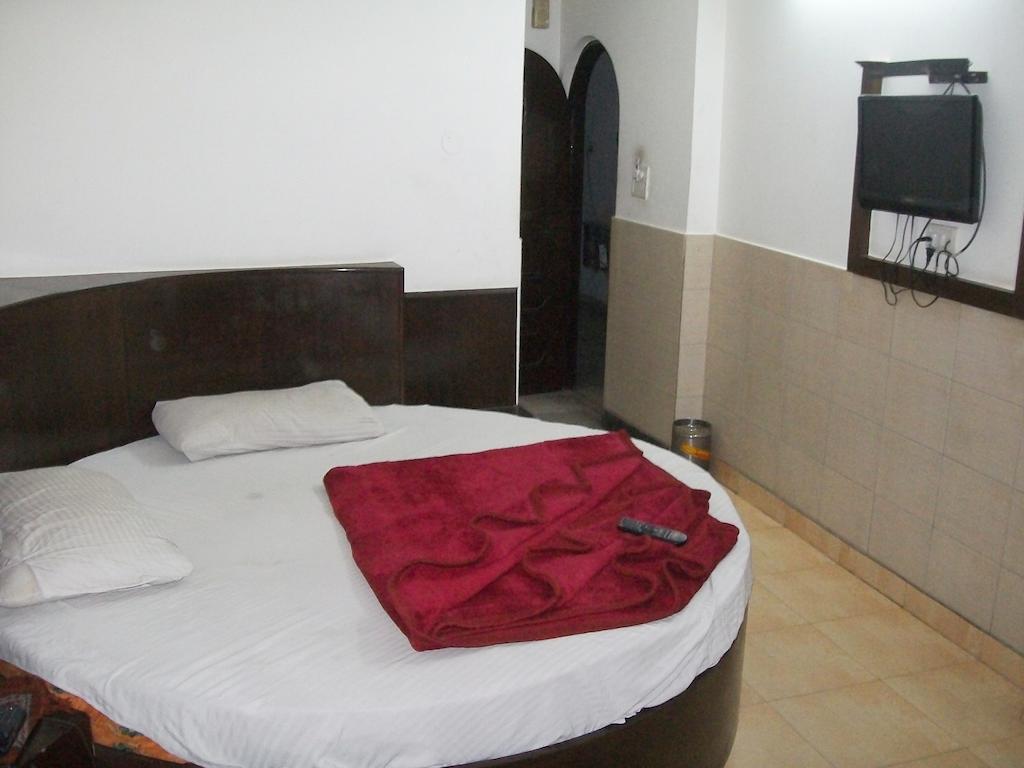 Hotel Milan Continental Delhi  Esterno foto