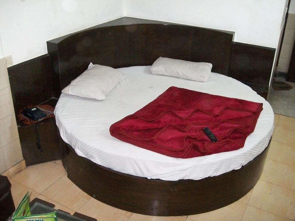 Hotel Milan Continental Delhi  Esterno foto